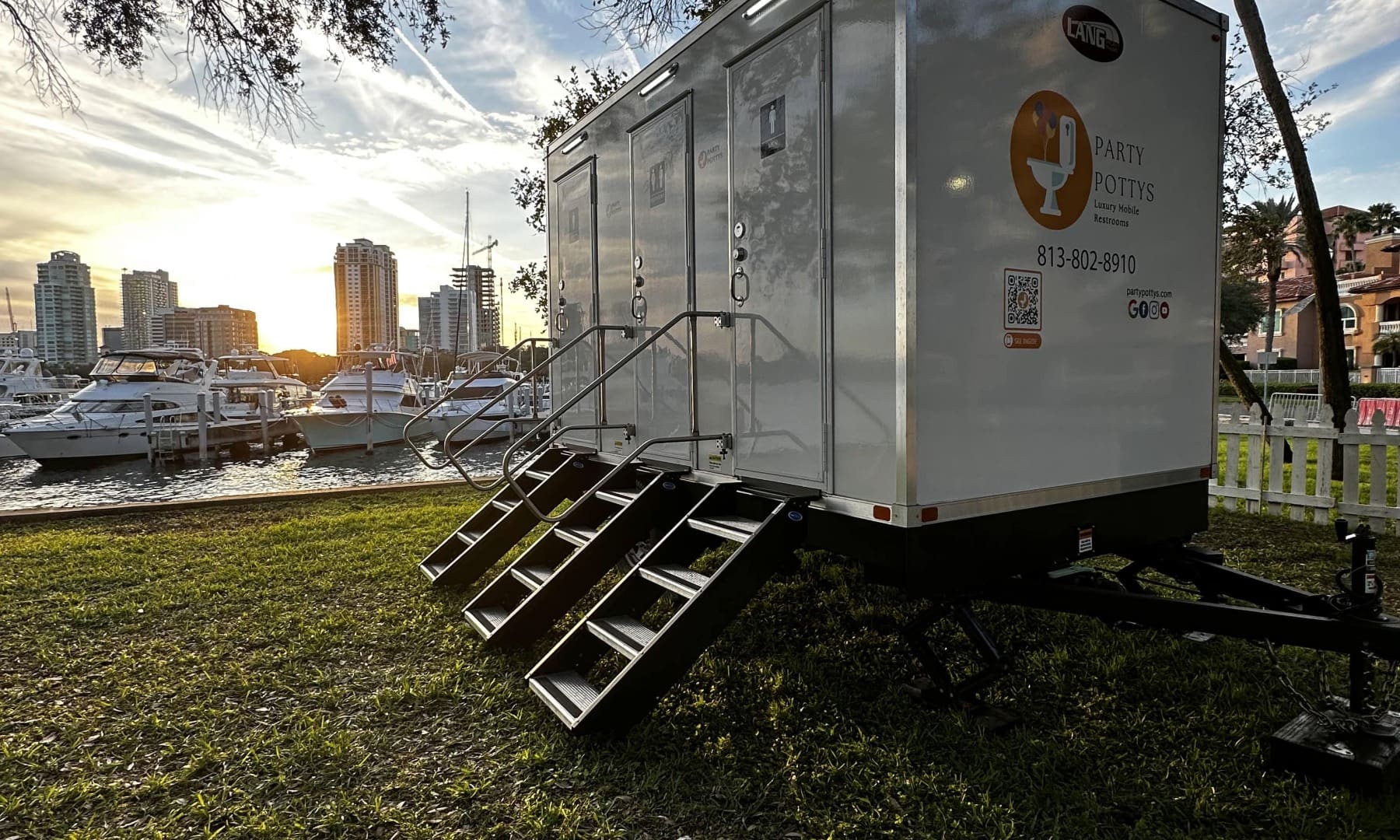 luxury restroom trailer in ruskin fl